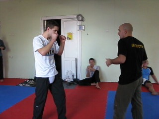 defense against a direct blow to the knee (krav maga)